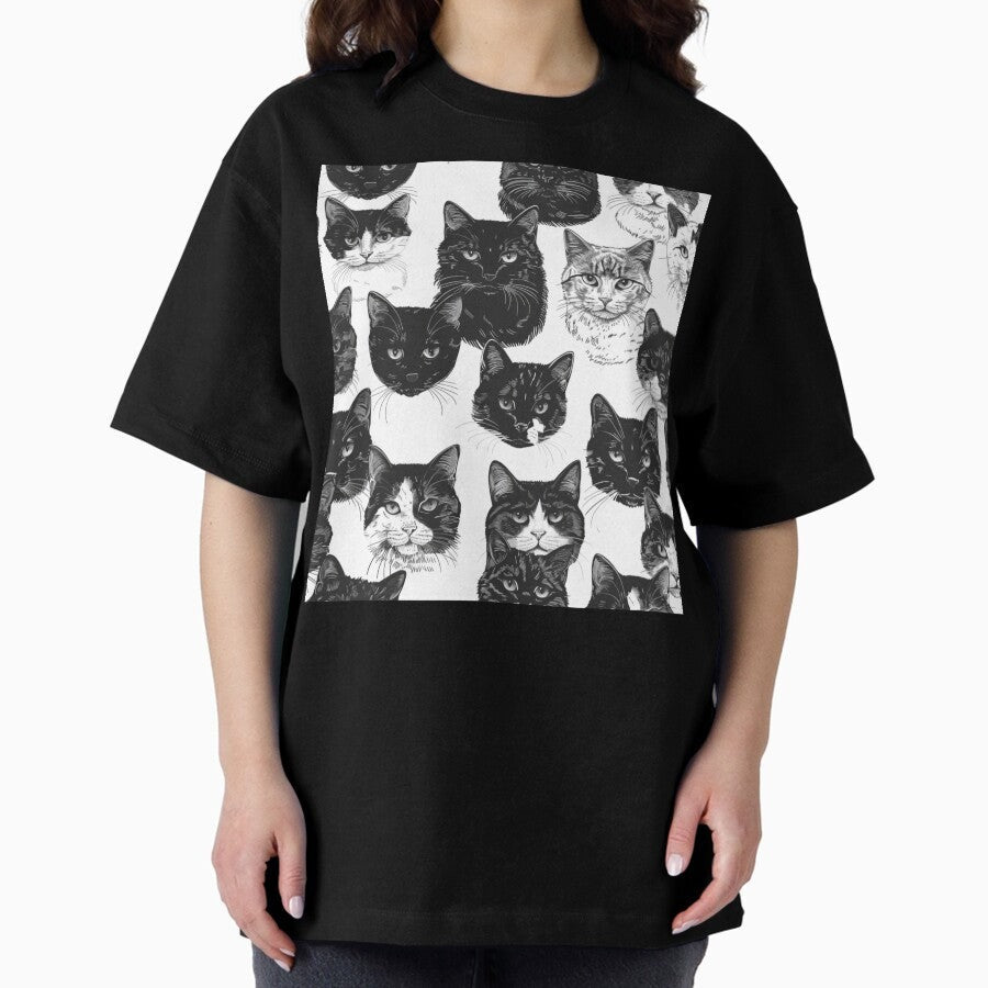 Adorable black and white cats faces pattern for cats lover Oversized T-Shirt