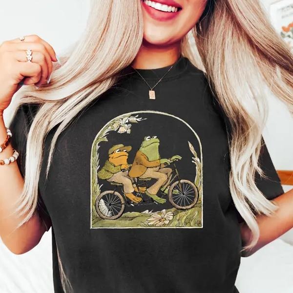 Frog And Toad T-shirt, Classic Book T-shirt, Cottagecore Aesthetic Tee, Book Lover Gift, Man I Love Frog Tee, Graphic tee, Y2K
