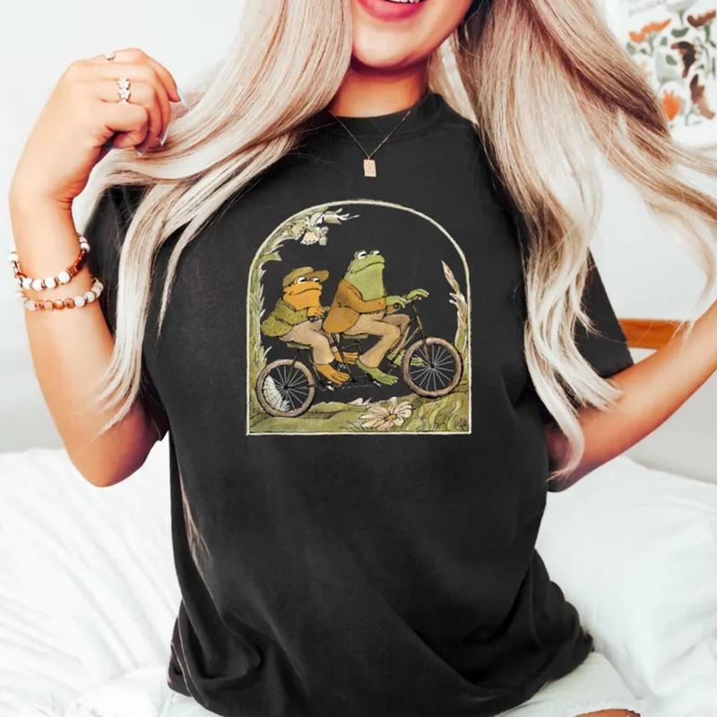 Frog And Toad T-shirt, Classic Book T-shirt, Cottagecore Aesthetic Tee, Book Lover Gift, Man I Love Frog Tee, Graphic tee, Y2K style 001