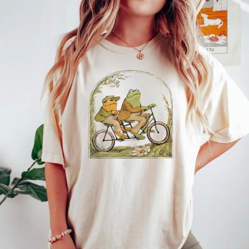 Frog And Toad T-shirt, Classic Book T-shirt, Cottagecore Aesthetic Tee, Book Lover Gift, Man I Love Frog Tee, Graphic tee, Y2K style 001