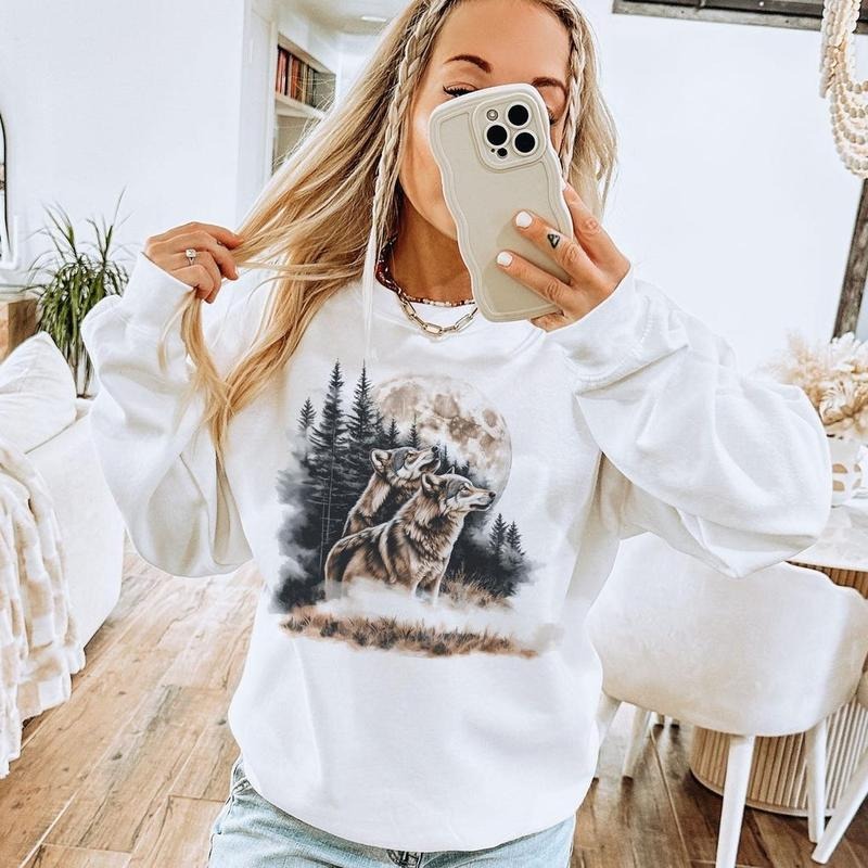 Retro Wolves Howling At The Moon Sweatshirt - 90s Wolf Foggy Forest Wilderness Tshirts- Boho Unisex Hoodie