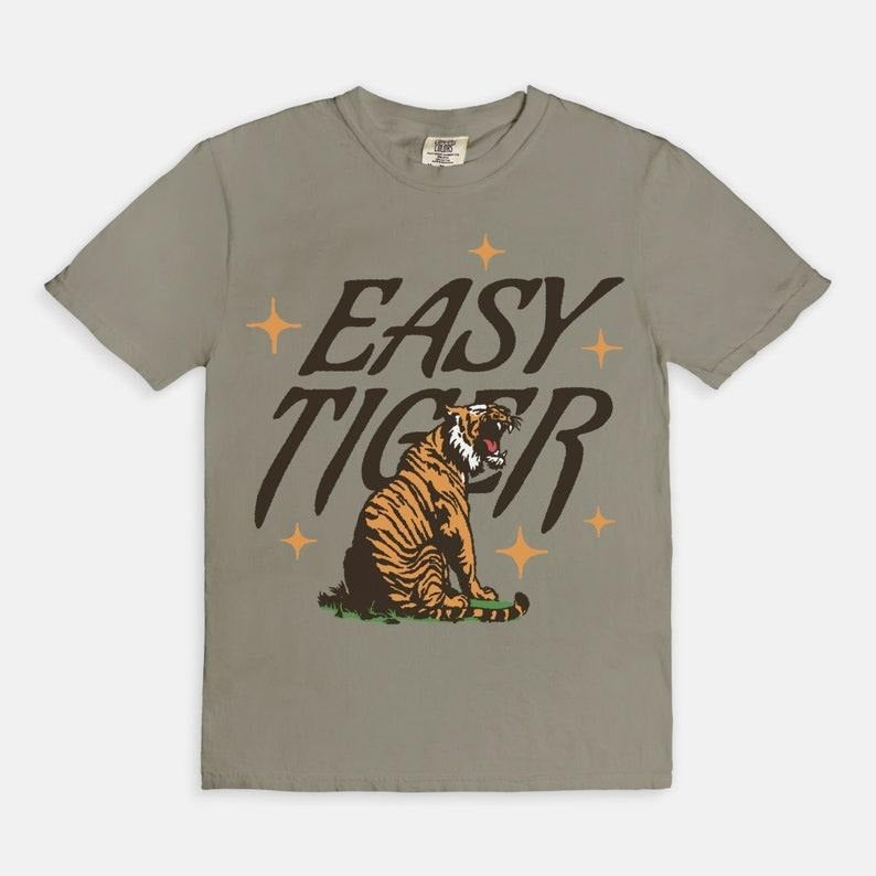 Vintage Easy Tiger Tee, Trendy Aesthetic Colors Graphic Tee, Vintage Inspired Graphic T-Shirt, Gift For Men And Woman
