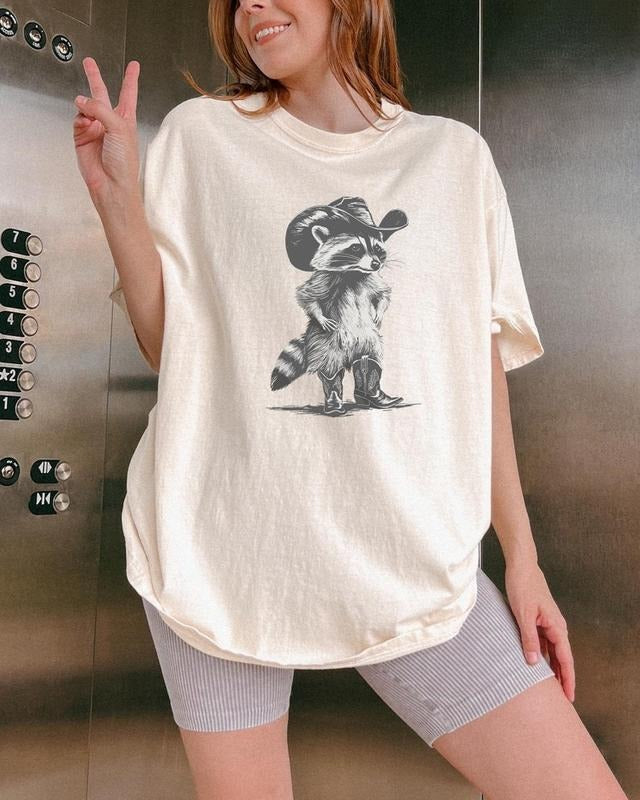 Western Raccoon Tshirt, Retro Cowboy Racoon Graphic Tee, Cute Oversized Tshirt, Funny Raccoon Meme T-Shirt, Retro Funny Shirt, Top Womenswear