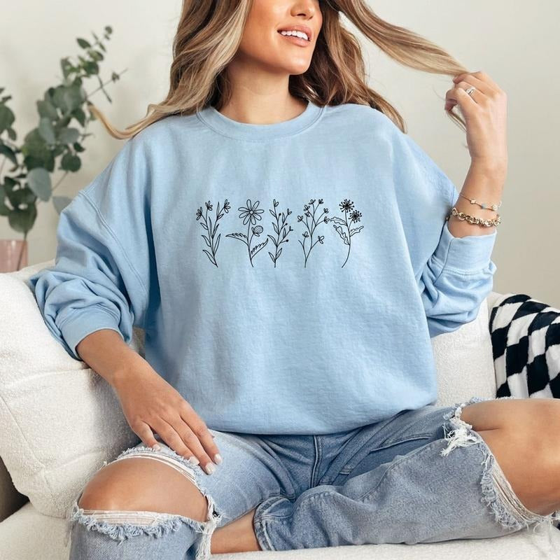 Wildflowers Sweatshirt, Flower Crewneck Pullover, Cozy Floral Sweatshirt for Women, Vintage Botanical Design, Cute Cottagecore Sweater