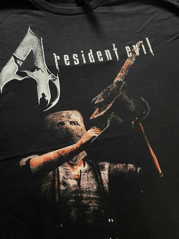 Resident Evil 4 Dr Salvador Chainsaw - T Shirt - Various Sizes Survival Horror Gamecube Playstation Ps2, Unisex Cotton Tee