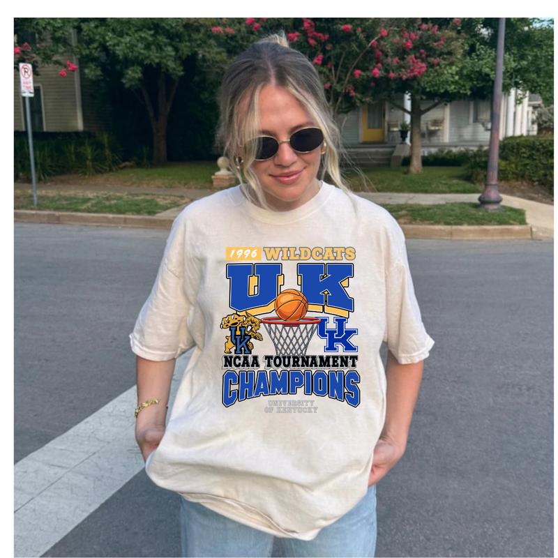 Vintage 1996 University of Kentucky Wildcats Tournament Champs NCAA  Graphics Menswear Streetwear Tshirt Casual football fan Crewneck Round Neck
