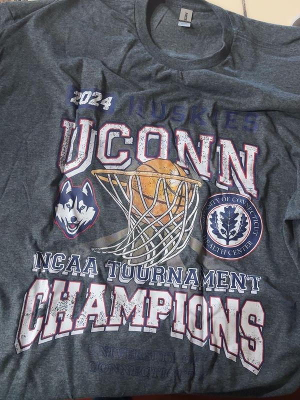 University of Connecticut UConn Champions T-Shirt Cotton Short-sleeve Retro Streetwear Tshirt Menswear Top Graphic Casual