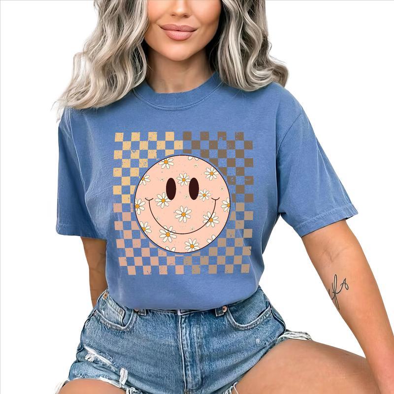 Vintage Smiling Face Trendy Graphic Shirt, Inspirational T-shirt, Retro Checkered Tee, Boho Style Tops For Girls,Trendy Tops For Women, Soft Fabric Te